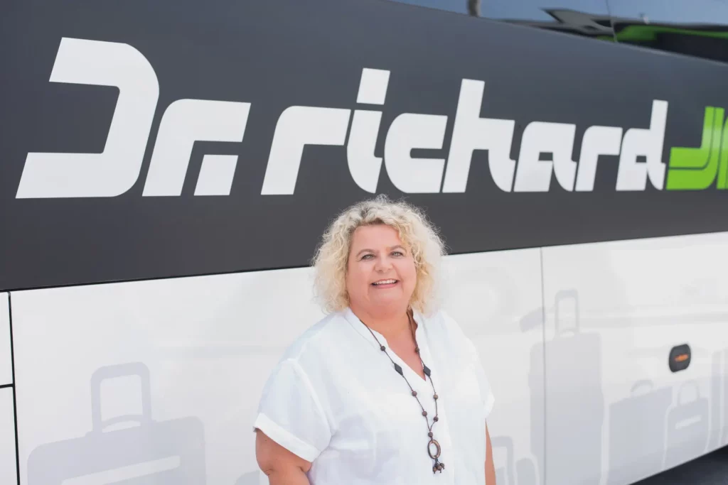 Kundenbetreuerin Bus mieten Christine Bretschneider c Dr. Richard G. Scheinast