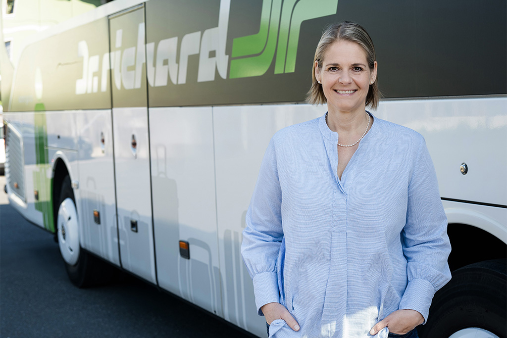 Petra Grundner Kundenbetreuung c Dr. Richard Salzburg scheinast.com klein zuschnitt