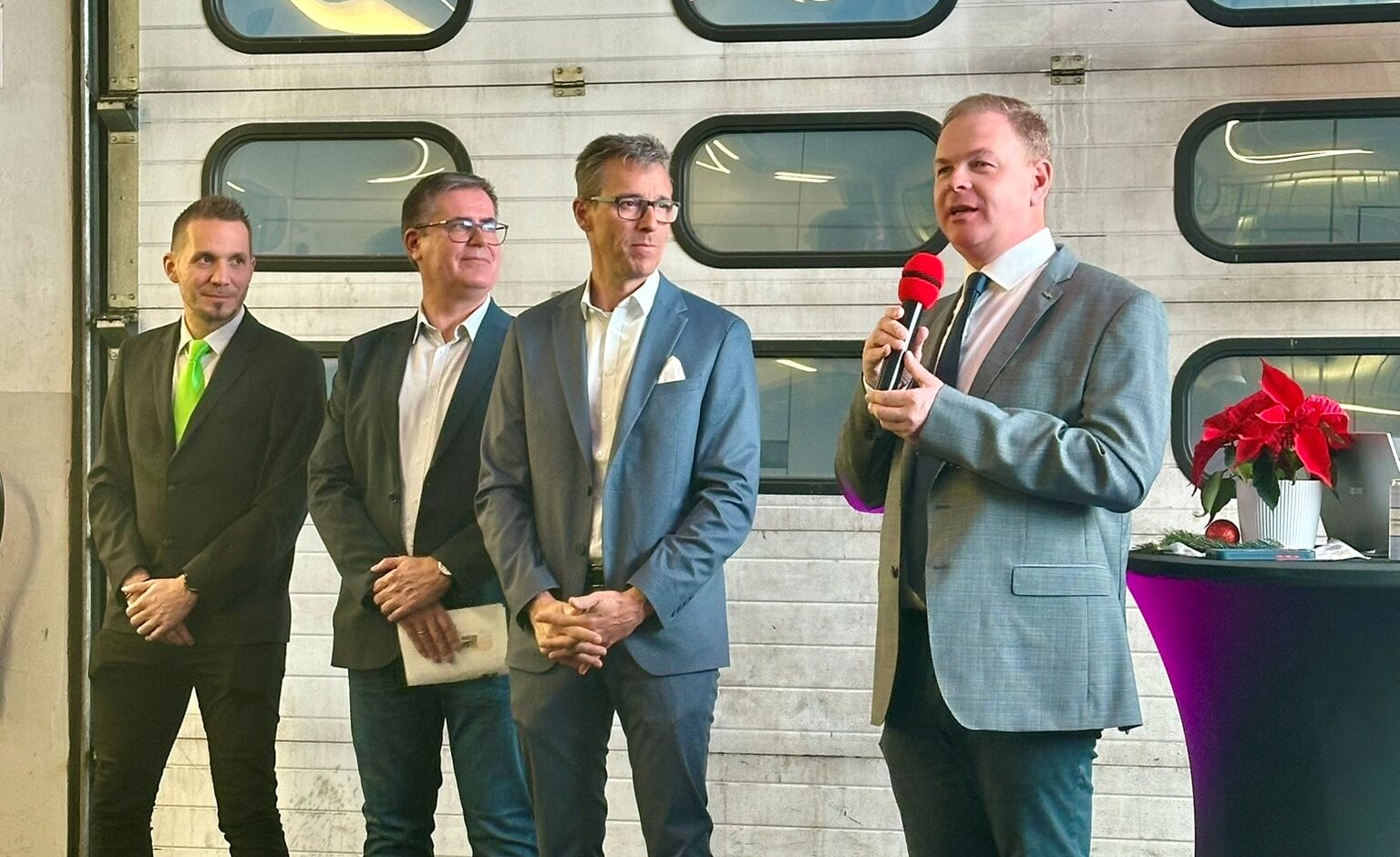 Dr. Richard Burgenland und Sagmeister Reisen präsentierten neuen Busreisekatalog 2026 bei Punsch und Maroni 4 Praesentation Busreisekatalog 2026 c Dr. Richard Gruppe e1764150079388