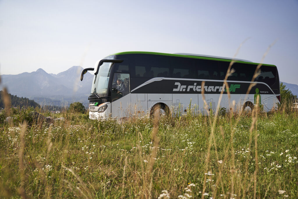 Dr. Richard Burgenland 1 Reisebus c Dr. Richard M. Scheer 2