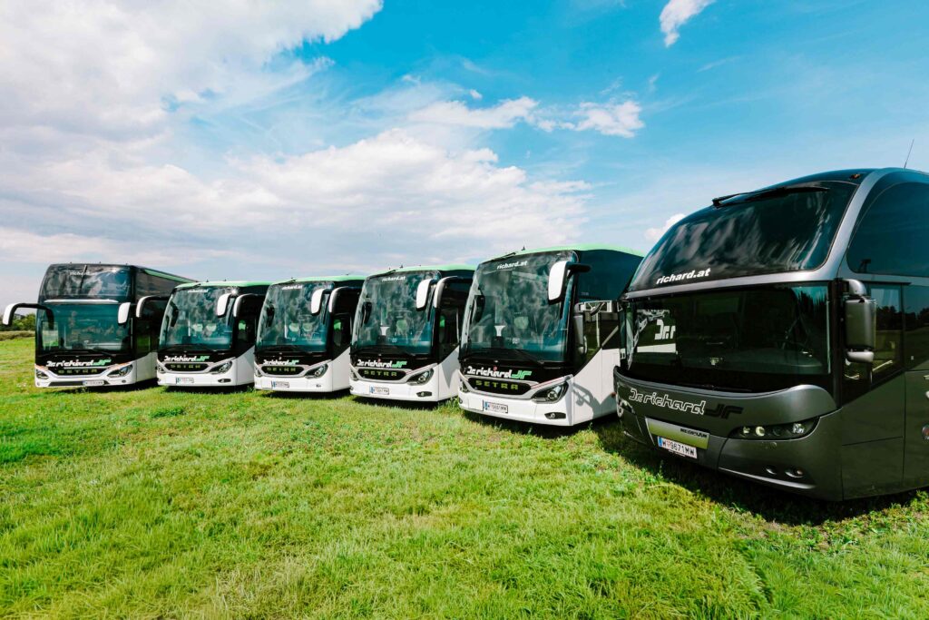 Busflotte Magna Racino 1 bearbeitet c Dr. Richard Bernhard Luck 4