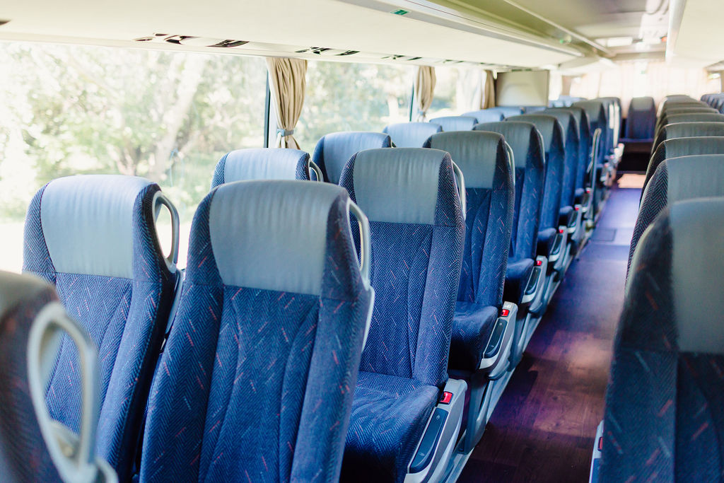 Rent a bus 6 Reisebus innen 50 Sitzer c Dr. Richard Bernhard Luck 23 2