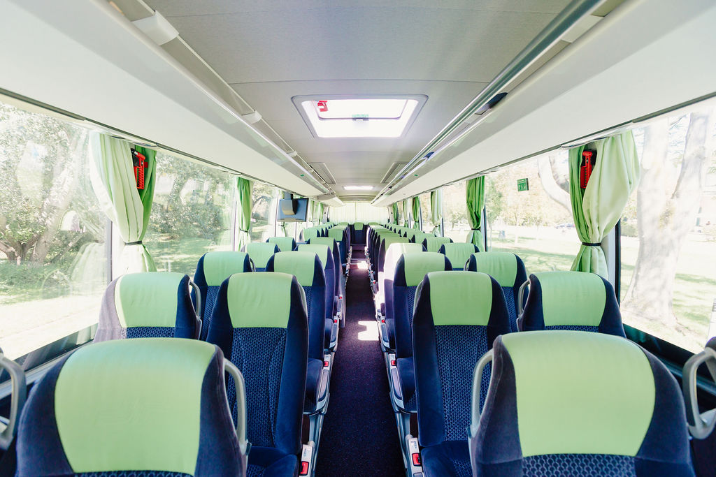 Rent a bus 16 Reisebus innen 50 Sitzer c Dr. Richard Bernhard Luck 27 1