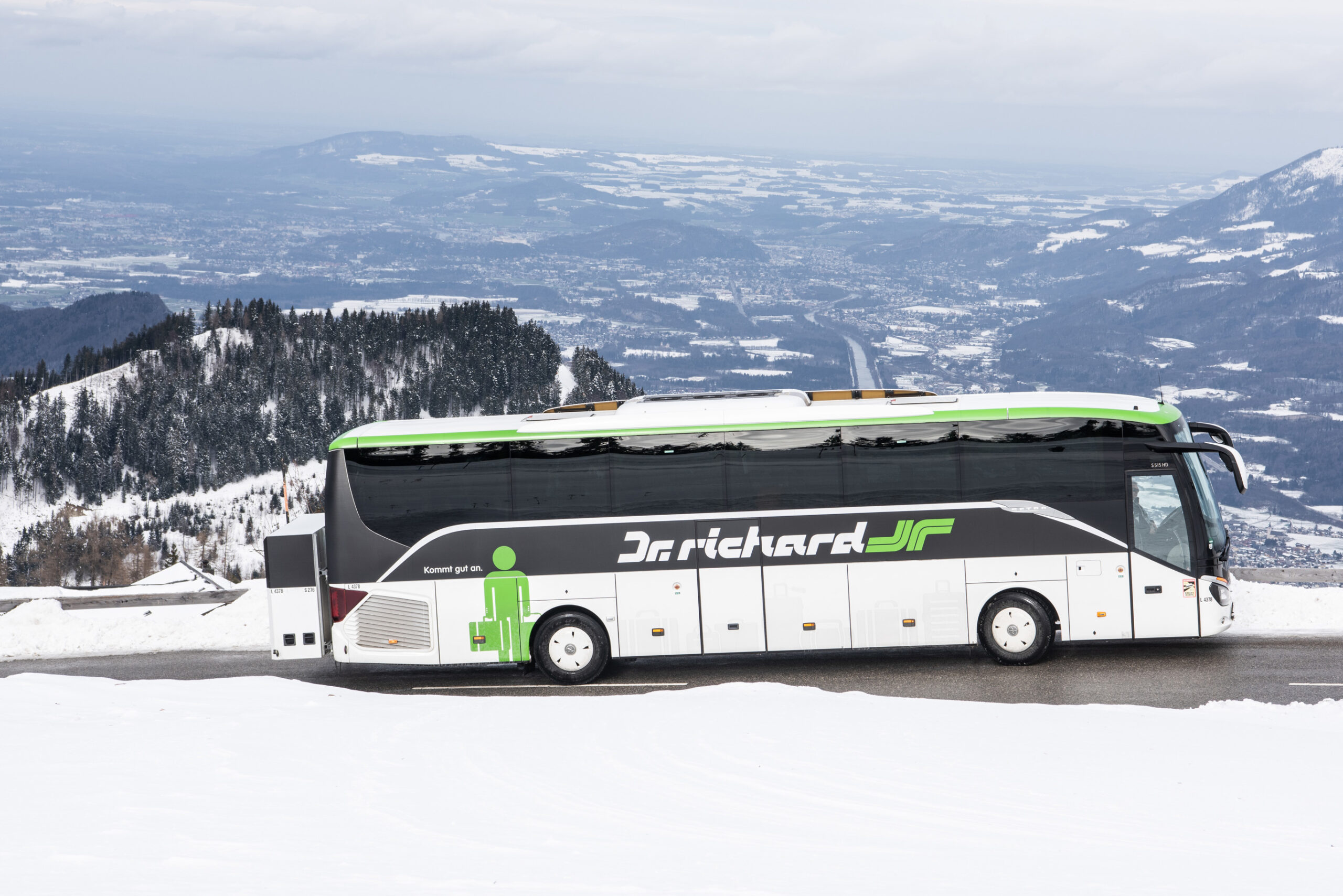 Ski 7 Reisebus im Schnee cDr. Richard Scheinast.com 15 bearb scaled