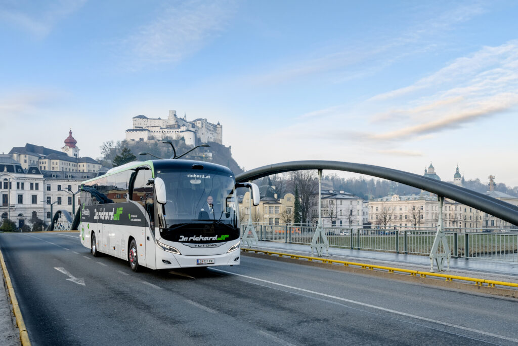 electric coach 17 E Reisebus Salzburg 1 c Dr. Richard Scheinast.com 7454