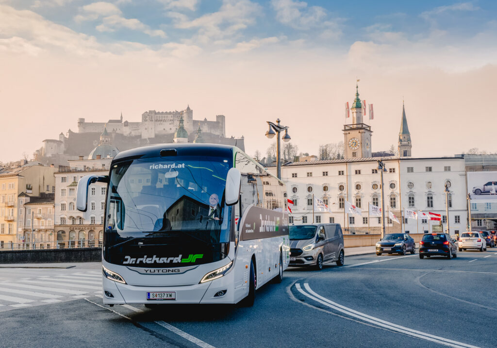 electric coach 22 E Reisebus Salzburg 3 c Dr. Richard Scheinast.com 7517as