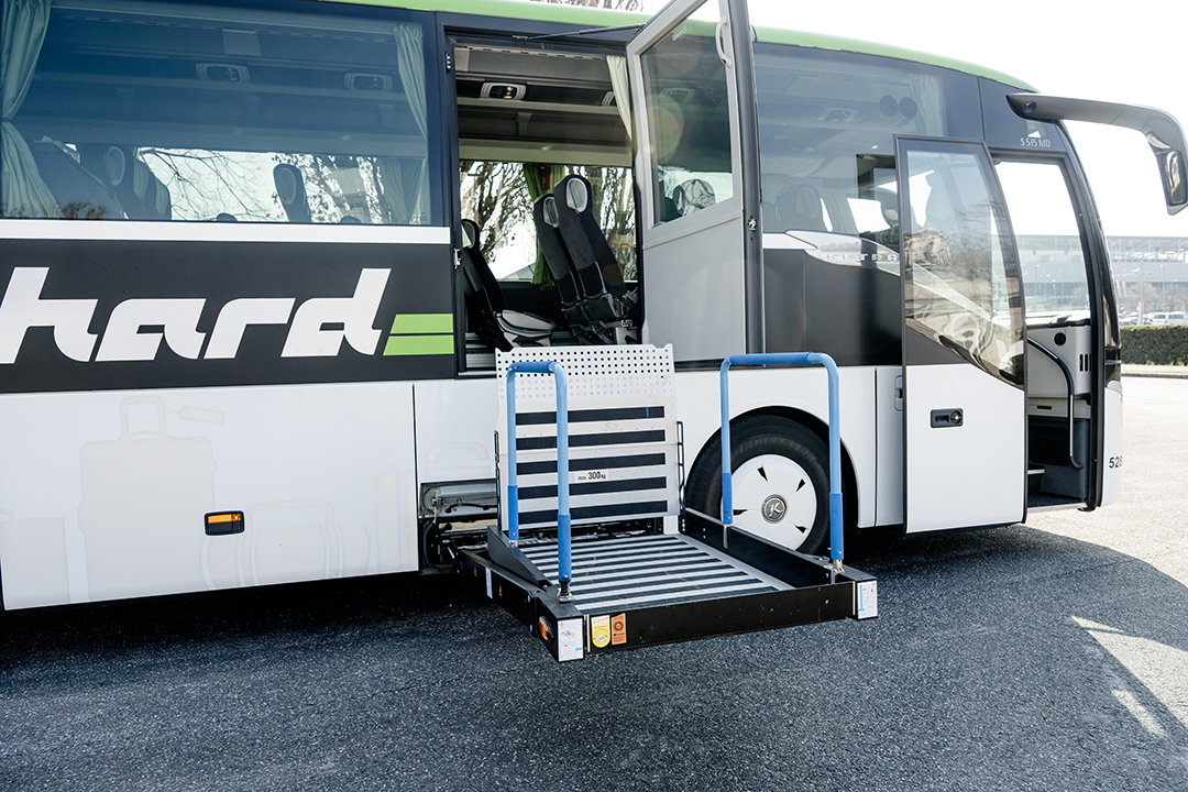 Salzburg 9 Barrierefreie Rampe Reisebus 5 web c Dr. Richard Scheinast.com 7970