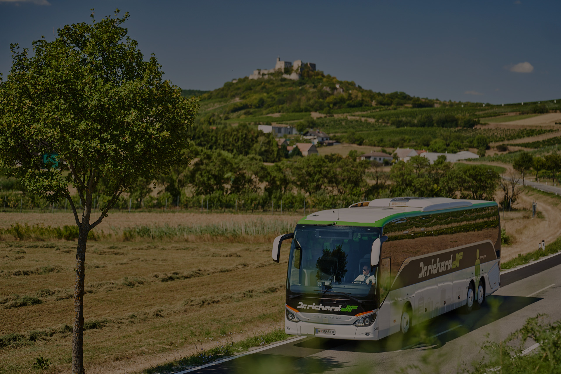 Steiermark 1 Reisebus Steiermark c Dr. Richard M. Scheer Black C fuer jobs.richard.at9
