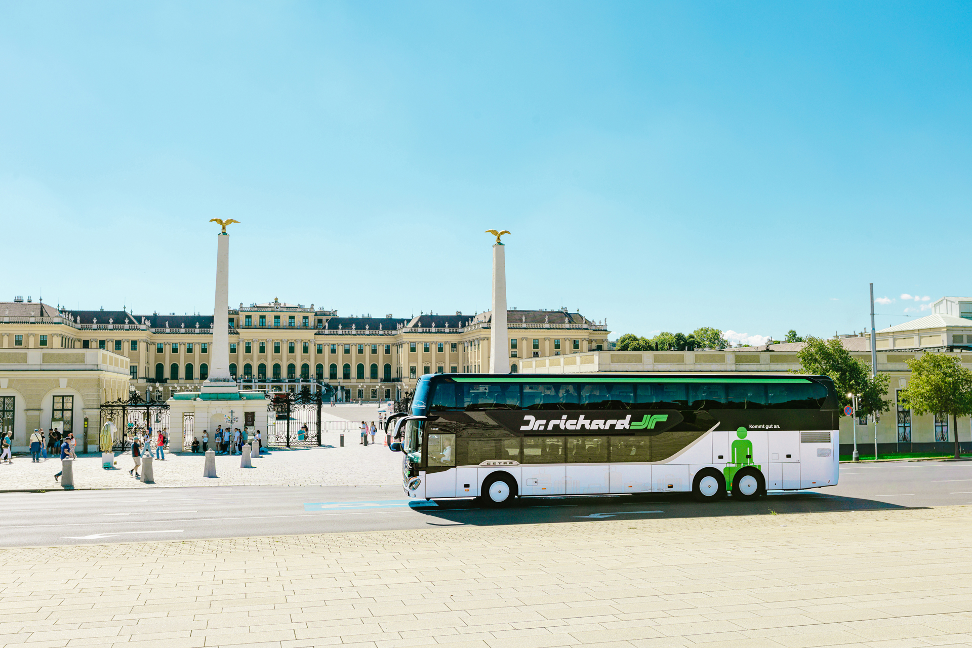 76 – 84 seater 3 Double-decker_76 - 84 seater_(9)_(c) Dr. Richard_Bernhard Luck