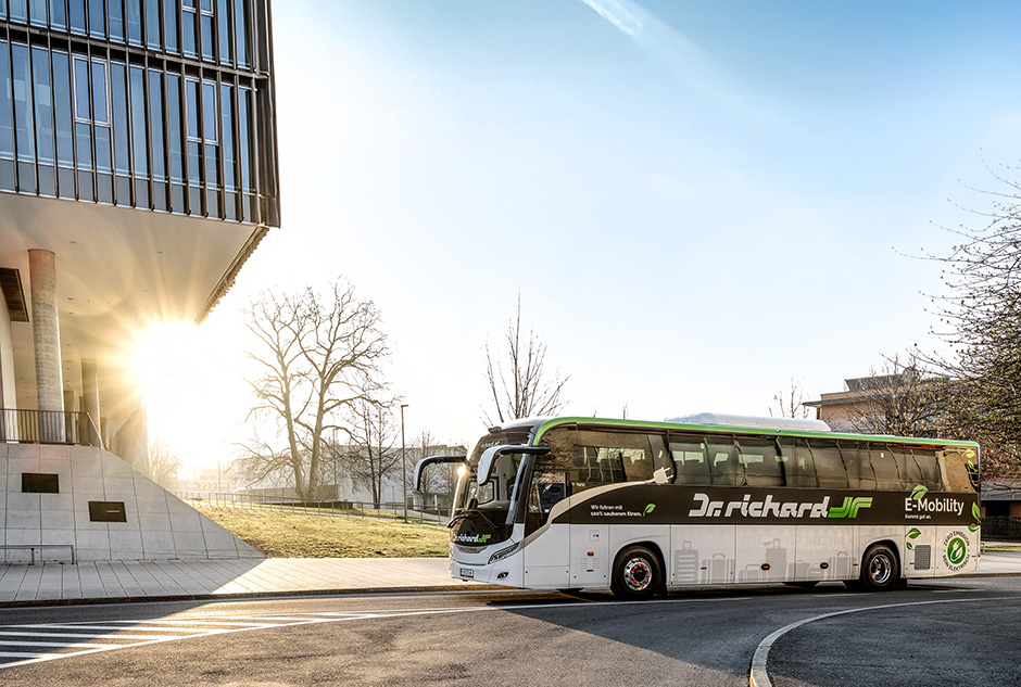 50 Sitzer E-Reisebus 1 E-Reisebus Salzburg_(c) Dr. Richard_Scheinast.com