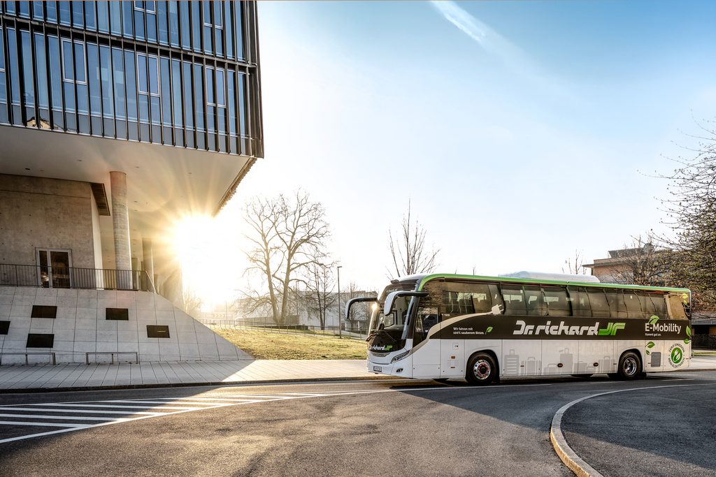 Rent a bus 8 Electric coach Salzburg 5 c Dr. Richard Scheinast.com 7586